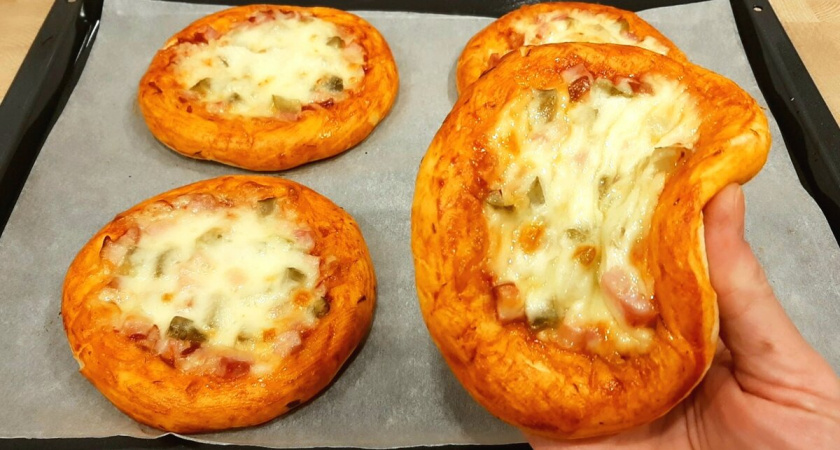 Рецепт мини-пиццы из великолепного дрожжевого теста: вкусная школьная, но домашняя пицца
